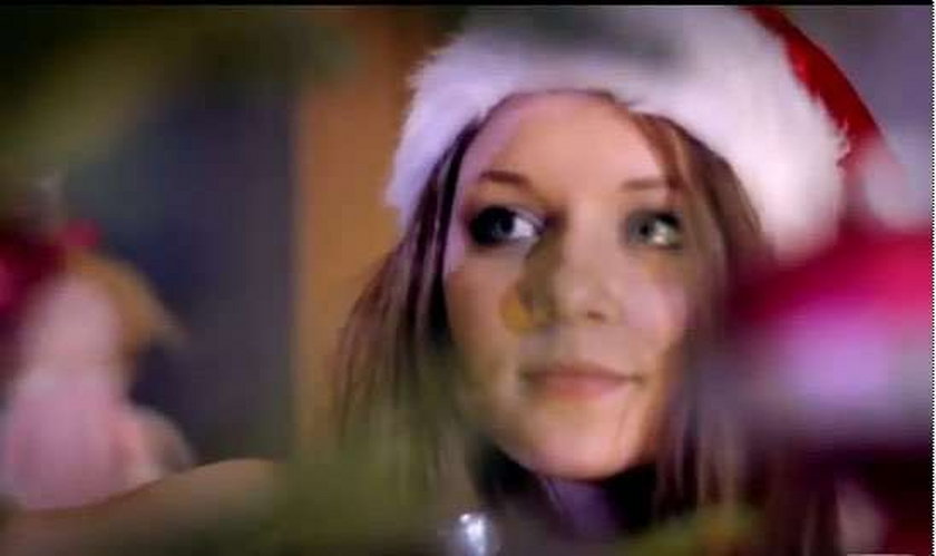 Młoda aktorka "M jak miłość" w piosence świątecznej. Wideo
