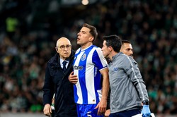 Bramkarz staranował Bednarka. Polak zszedł z boiska z urazem żeber