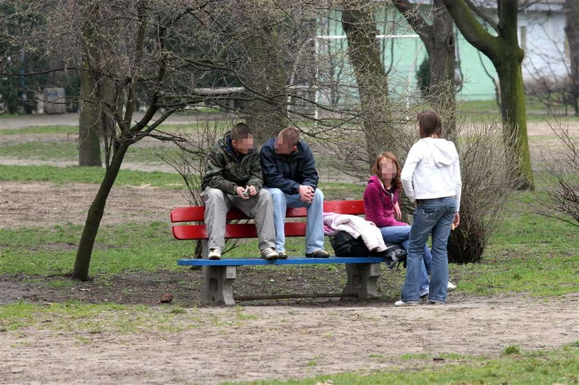 Uważaj! teraz twoje dziecko pali pod mostem!