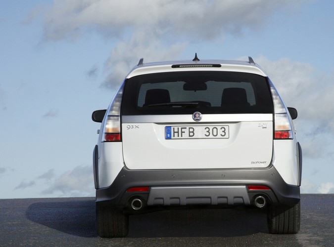 Druga ma pod maską również 2-litrowy doładowany motor o podobnych osiągach, ale na najczystszą benzynę. Moment obrotowy przekaże 6-biegowy manual lub przekładnia automatyczna