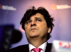 Teraz Palikot pyta o ojca Kaczyńskich