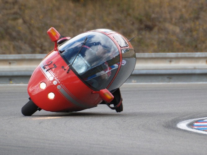 MonoTracer - jednośladowy wehikuł ze Szwajcarii