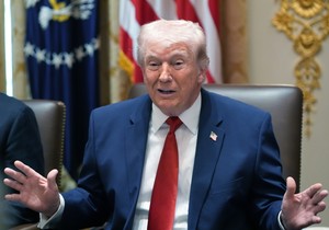 Donald Tramp na sastanku kabineta u Beloj kući