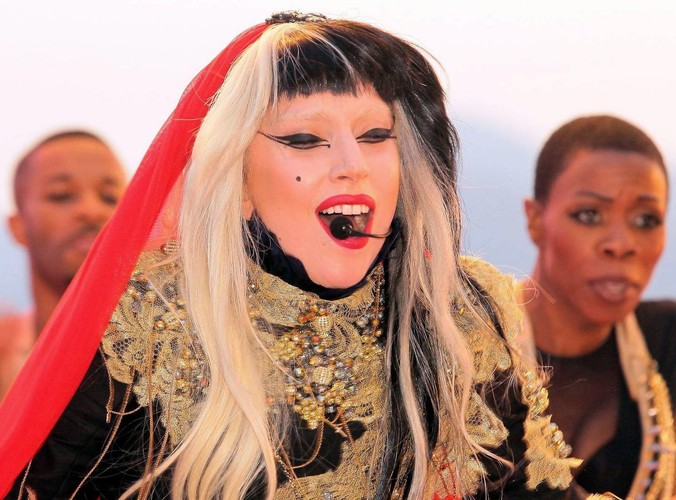 A tak w Cannes zaprezentowała się Lady Gaga...