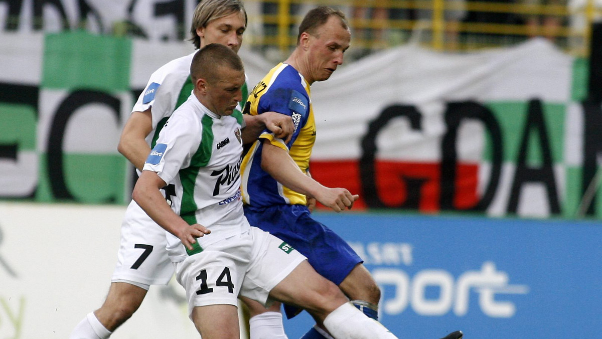 Olgierd Moskalewicz po pięciu latach wraca do Pogoni Szczecin. Napastnik występujący do niedawna w Arce Gdynia podpisał z I-ligowym klubem dwuletni kontrakt - informuje oficjalny serwis Pogoni.