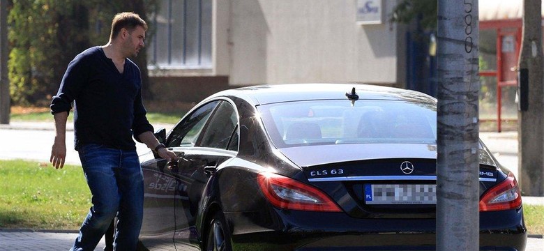 Gwiazdor szaleje i rozbija się autem za kosmiczne pieniądze