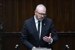 Grzegorz Braun zmierzy się z zarzutami. Sejm uchylił immunitet posłowi Konfederacji