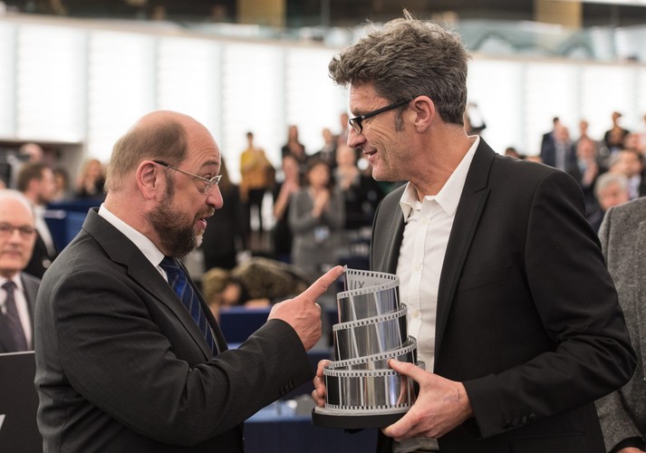 Przewodniczący Martin Schulz i twórca 'Idy' Paweł Pawlikowski