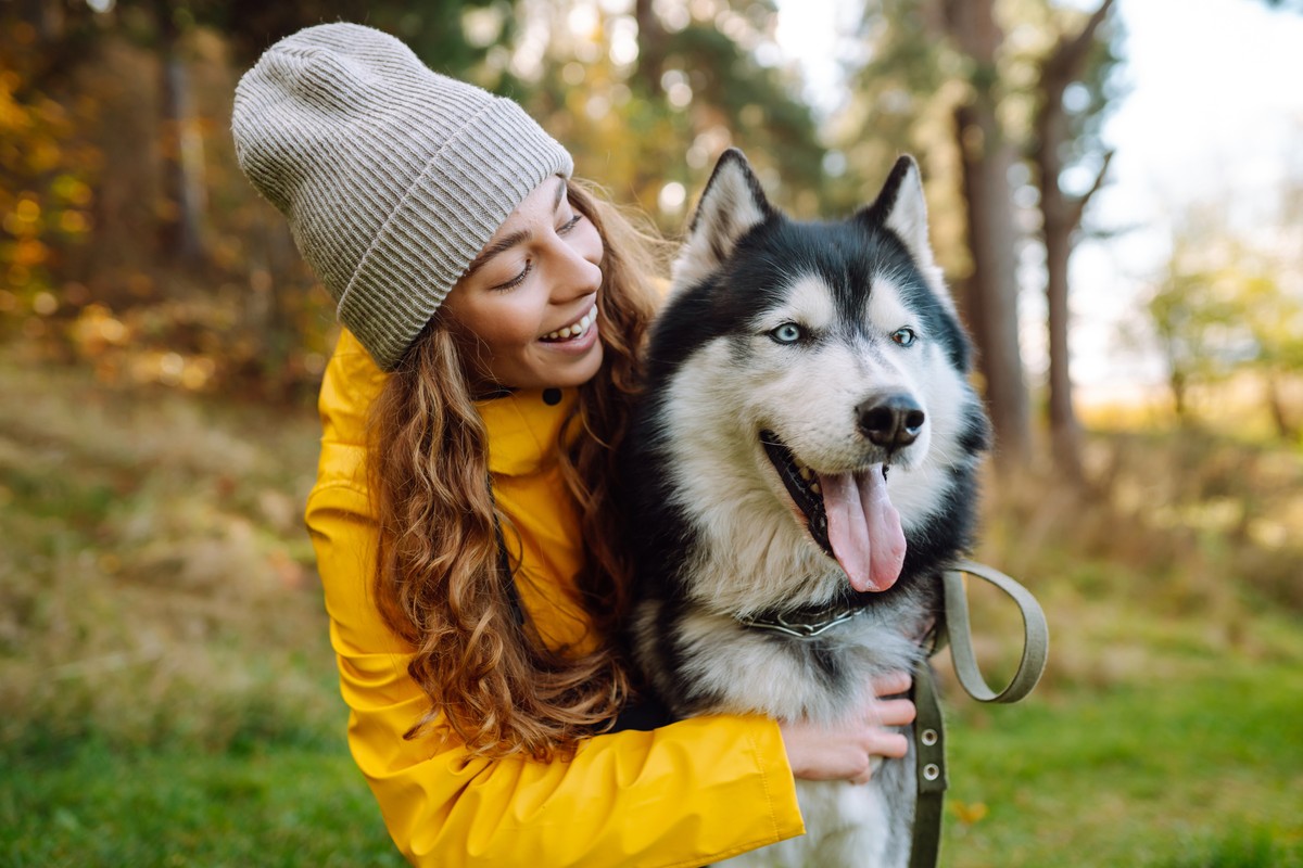 husky pies kobieta spacer