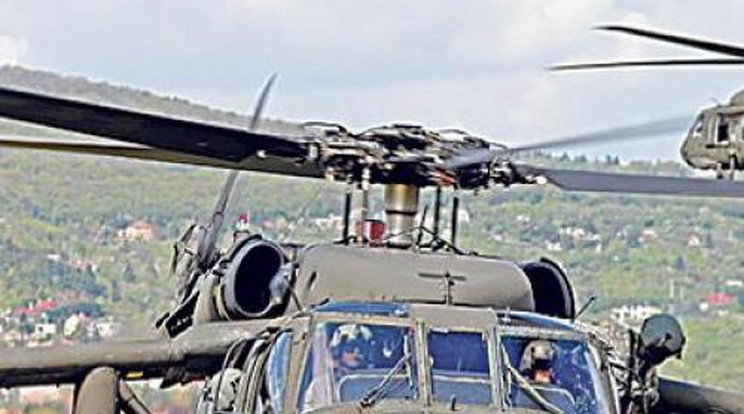Harci helikopterek Budapest felett