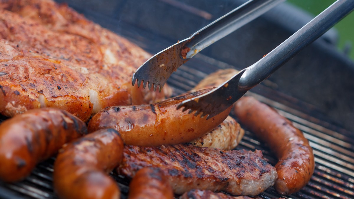 Tajna savršenog roštilja: Trikovi leskovačkih majstora – od izbora mesa do žara