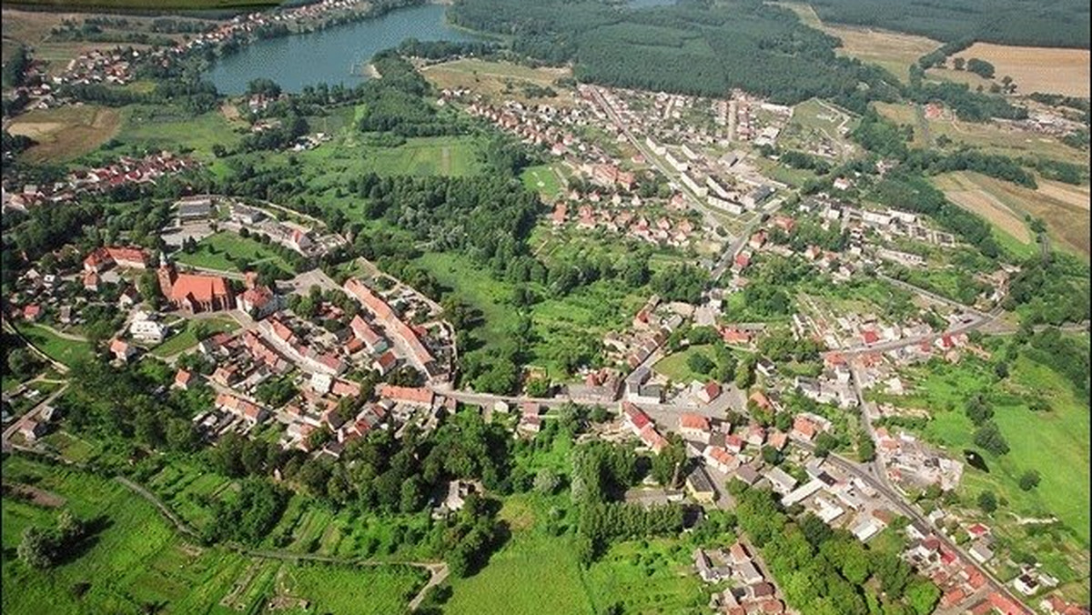 Zabytkowe i urokliwe Ośno Lubuskie odzyskuje blask. W mieście zakończyła się rewitalizacja prawie 13 ha powierzchni Starego Miasta. Gmina wydała na ten cel ponad 5 mln zł, otrzymując ponad 2,3 mln zł dofinansowania z funduszy unijnych.