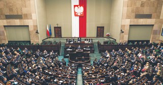 Polacy jasno wskazują swoje oczekiwania wobec rządu. W najważniejszych kwestiach są zgodni [SONDAŻ]
