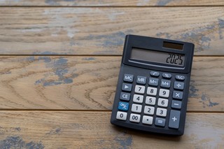 Wyższe zasiłki z MOPS w 2025 r. Dla kogo? [PRZYKŁADY]