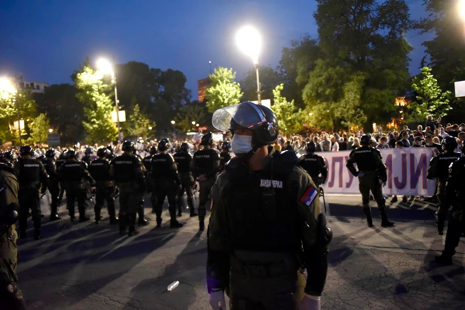 nasilje protest ispred skupstine 110520 ras foto Snezana Krstic122 preview