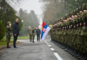 Vučić u obilasku kasarne "Mija Stanimirović" u Nišu