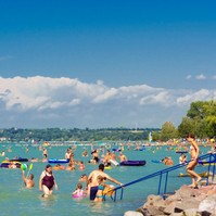 Ezért nem fürdik sok helyi a Balatonban