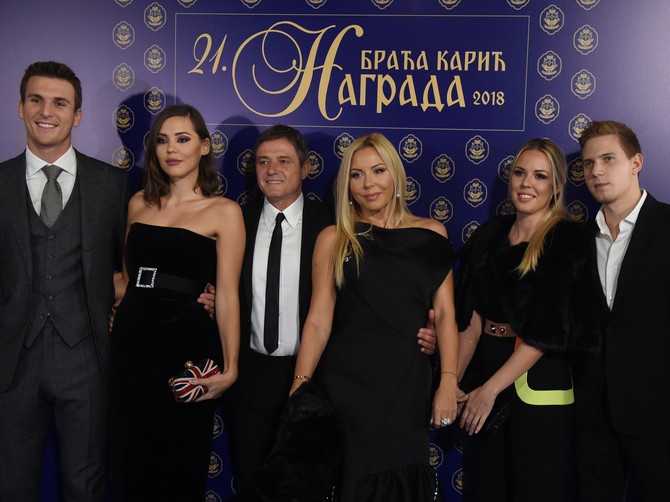 Hugo Valente, Anja Stojković, Dragan Stojković Piksi, Snežana Stojković, Andrea i Marko Stojković  