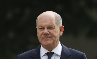 Scholz: Niemieckie terminale LNG rozpoczną zaopatrywanie europejskich sąsiadów w 2023 roku