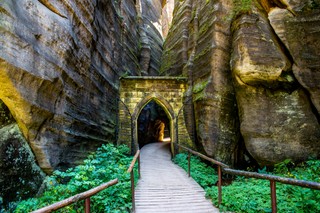 Zamek Karlštejn, Český Krumlov i Polabí. 7 mniej znanych miejsc w Czechach