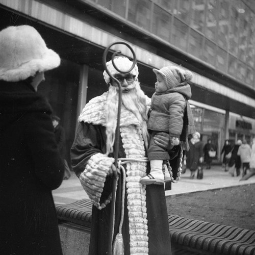 Mikołaj w Centralnym Domu Towarowym w Warszawie.