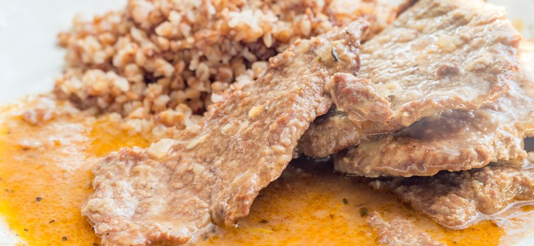 Najsmaczniejszy QUIZ dla mięsożerców. To przeboje z PRL. Znasz rumsztyk, bryzol i forszmak? 10/10 zdobędą smakosze