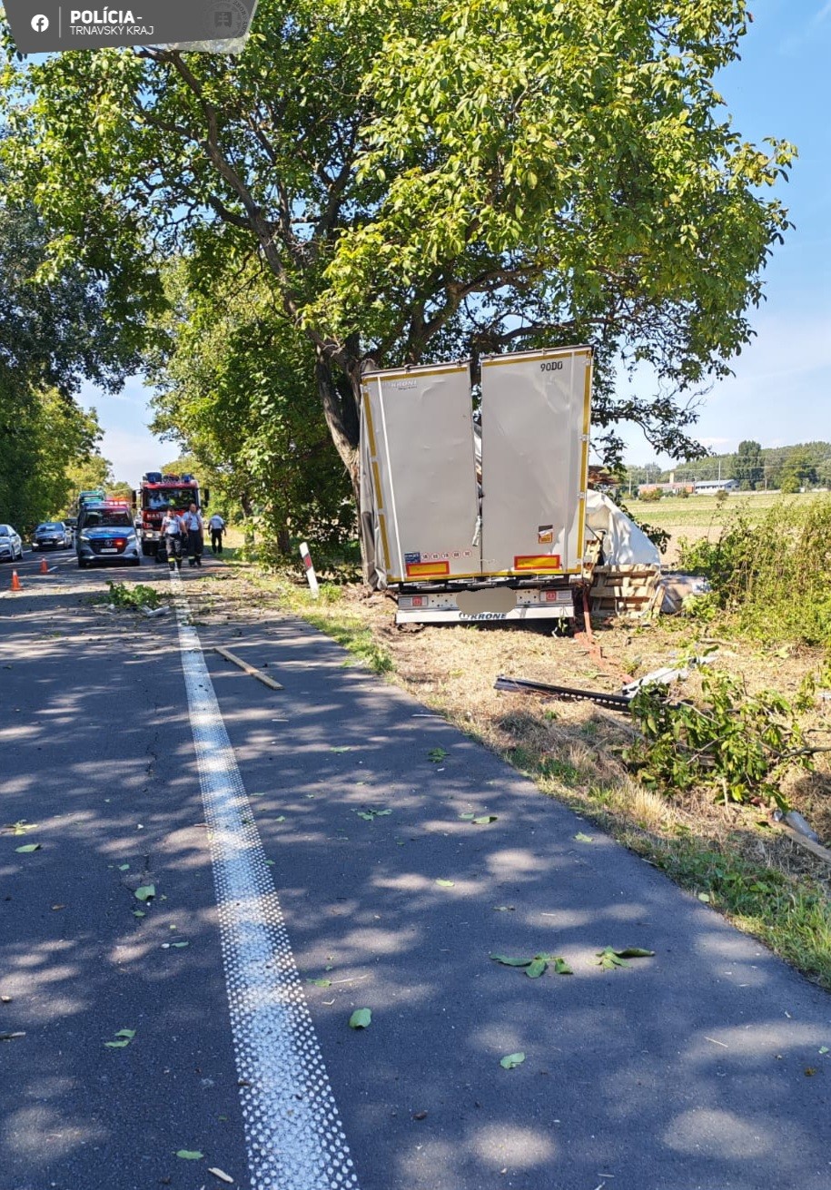 Smrteľná nehoda nákladného vozidla v Dolnom Bare.