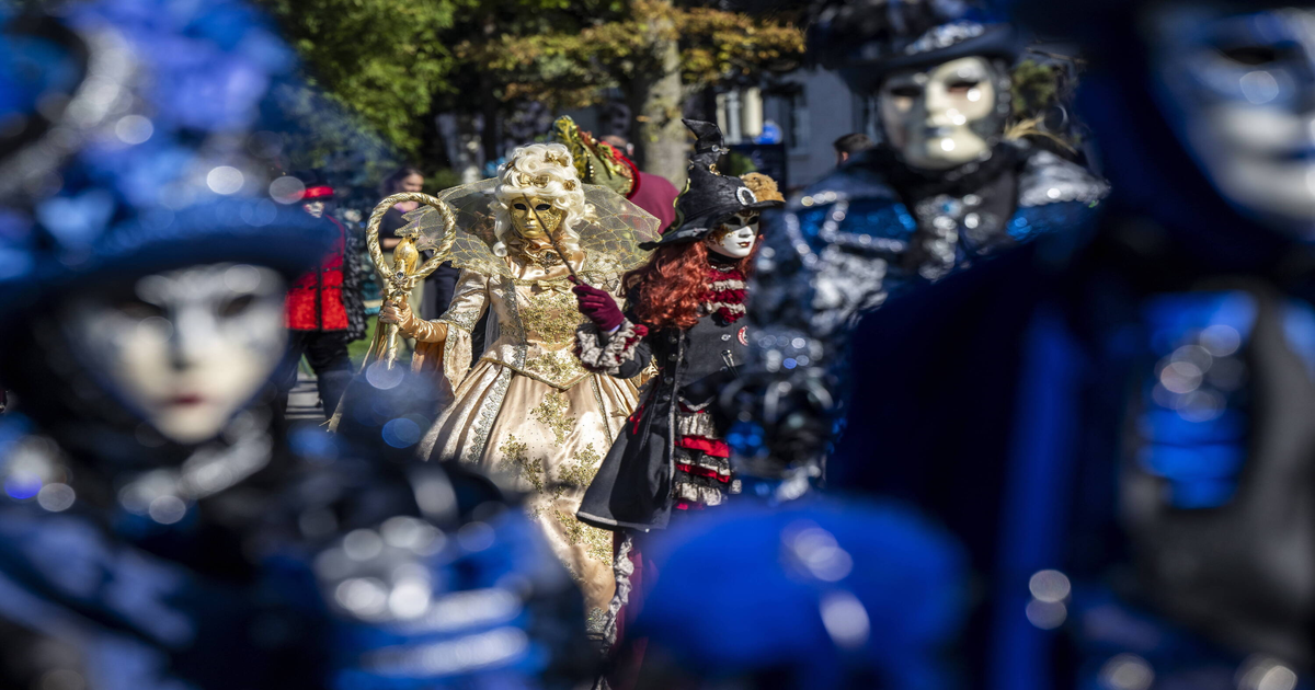 Wenecja-rozpocz-a-karnawa-z-balem-inspirowanym-Bridgertonami