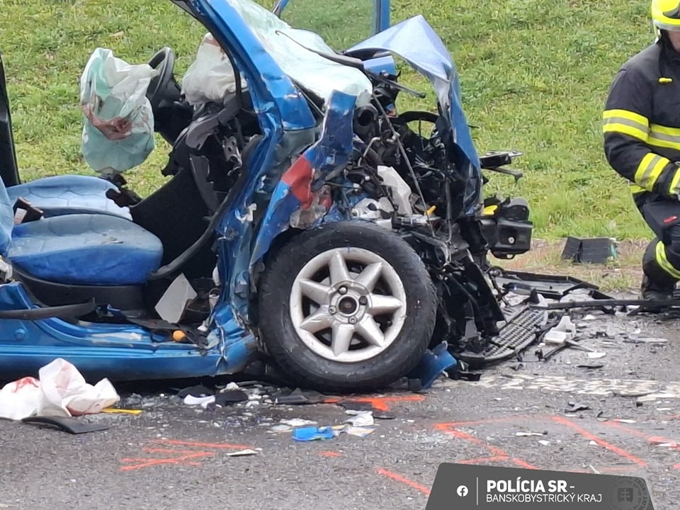 K tragickej dopravnej nehode došlo na ceste 1/65 pri obci Ladomerská Vieska. 