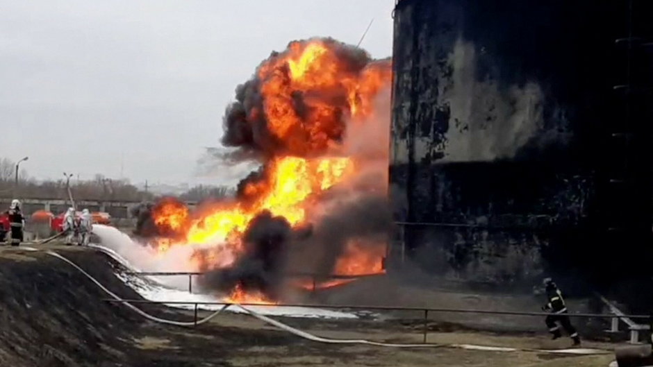 Pożar składu paliw w Biełgorodzie 1 kwietnia 2022 r. po nalocie ukraińskich śmigłowców 