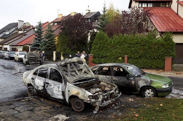 Spalone samochody na ul. Raciborskiego w Gdańsku