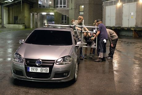 Zu ?Das Bourne Ultimatum? gibt es einen international eingesetzten Volkswagen Werbespot, in dem der Golf GT Sport als Fluchtfahrzeug von Jason Bourne (Matt Damon) und Nicky Parson (Julia Stiles) in Szene gesetzt wird. Original-Filmszenen aus 'Das Bourne Ultimatum' wurden mit exklusivem 'Behind The Scenes'-Material kombiniert und zu einem spannenden und actionreichen Plot vereint.