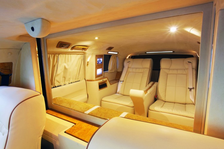 Toyota sequoia przerobiona przez firmę Lexani Motorcars