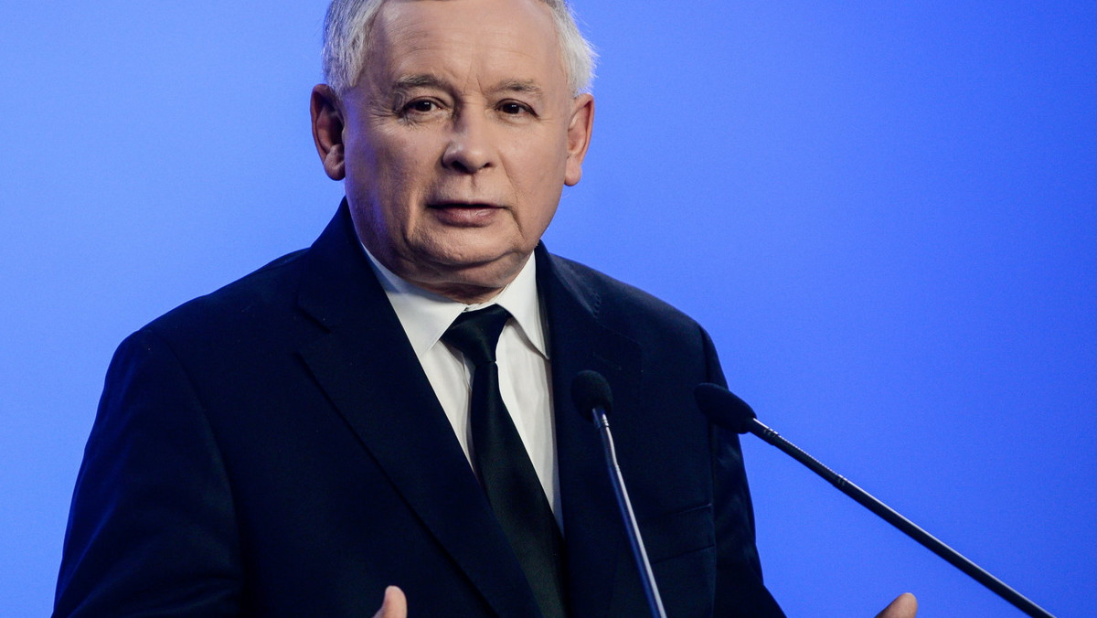 Prezes PiS Jarosław Kaczyński uważa, że w następstwie uzgodnionych w zeszłym tygodniu podczas szczytu UE nowych ram polityki klimatycznej Unii do 2030 r. znacznie wzrosną ceny energii. Według Kaczyńskiego, premier Ewa Kopacz powinna była zawetować unijną propozycję zmian.