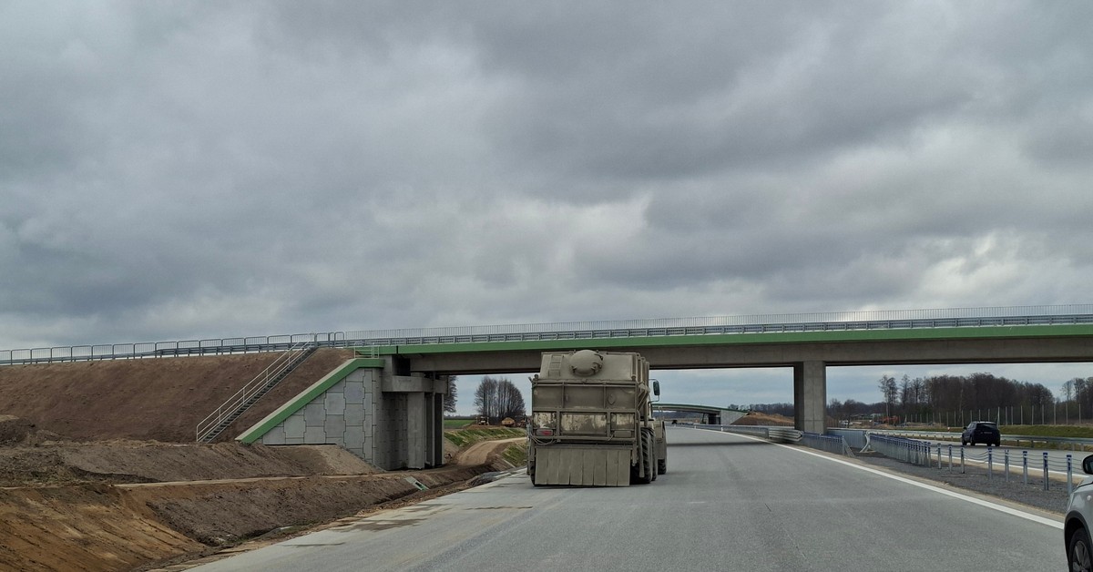 Ujawniamy: Ogromny problem z budową dróg. Co drugi kontrakt leży przynajmniej pół roku