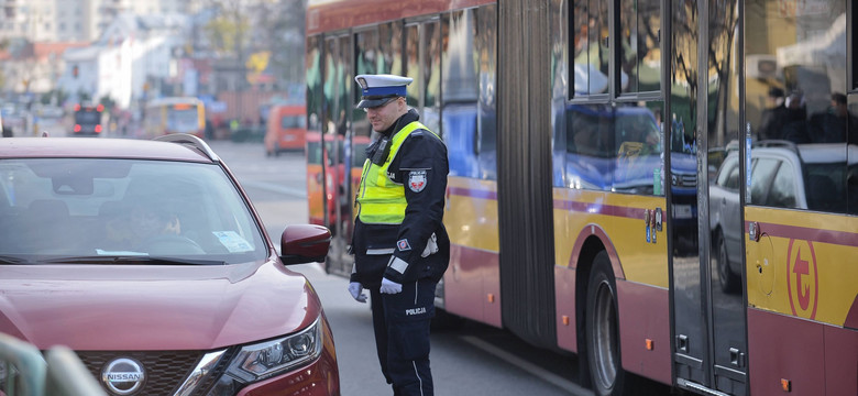 1 listopada, Wszystkich Świętych. Sprawdź, jak dojechać na cmentarz w twoim mieście [MAPY]