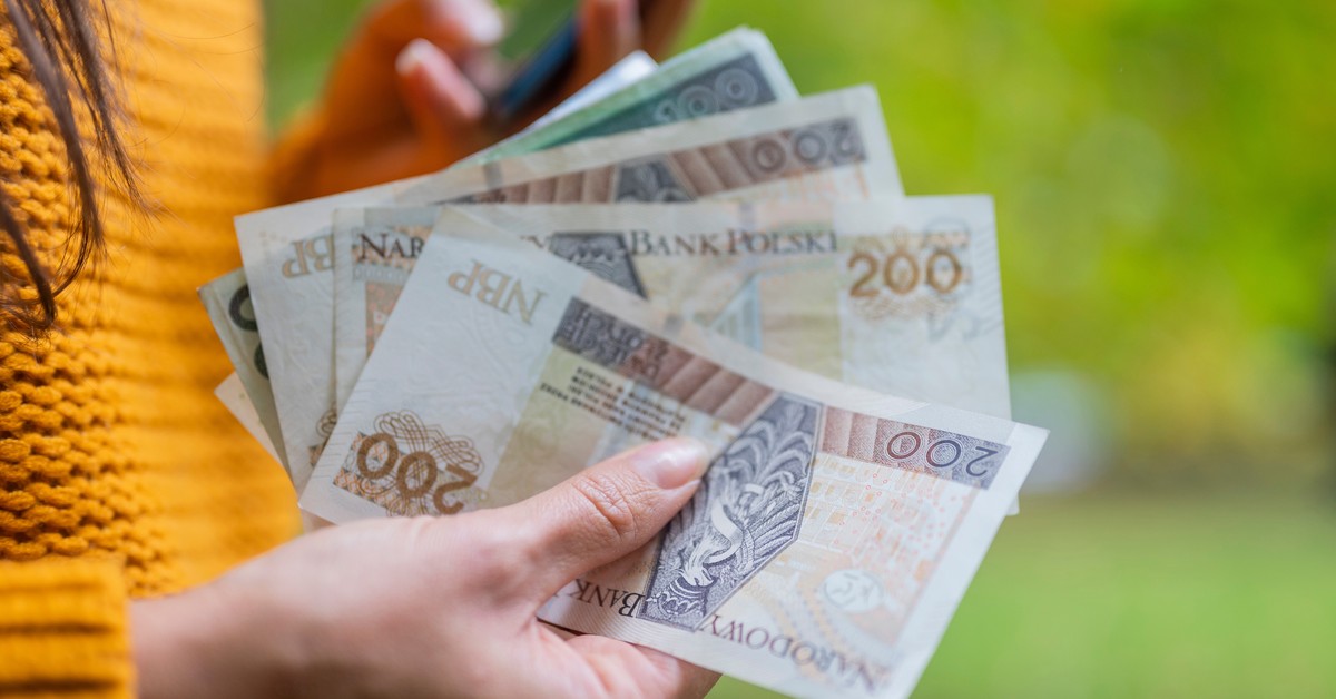 Polacy zaciskają pasa. Znamy już świąteczny budżet przeciętnej rodziny w tym roku