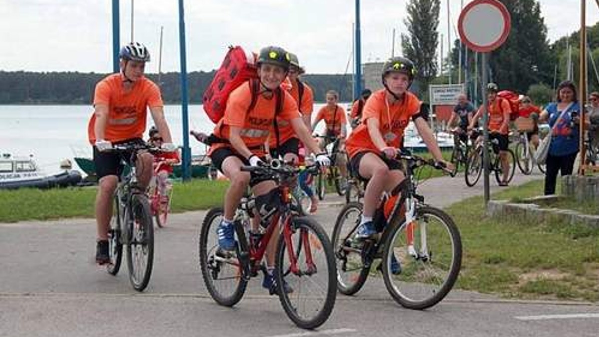 Jeśli będziemy mieć siłę i fundusze, to będziemy pomagać także po wakacjach – planują członkowie Rowerowego Patrolu Pierwszej Pomocy. Wolontariuszy w pomarańczowych koszulkach można codziennie spotkać w okolicach Zalewu Zemborzyckiego w Lublinie - informuje "Dziennik Wschodni".