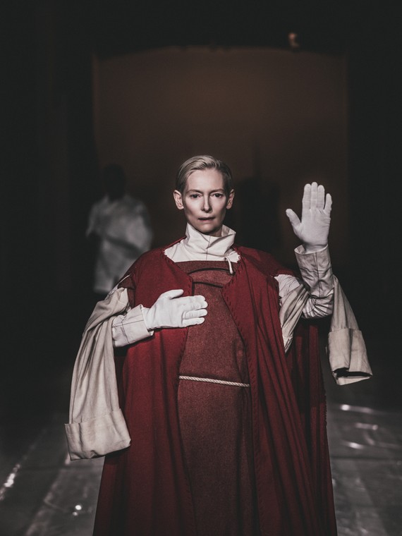 Tilda Swinton w spektaklu "Embodying Pasolini"