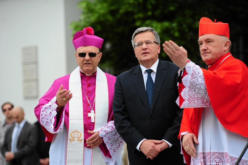 Bronisław Komorowski przypomniał, że pielgrzymka dziękczynna odbywa się przed świętem wolności, które ma upamiętnić pierwsze, częściowo wolne wybory. "Chcemy kolejny raz okazać naszą wdzięczność tym, którzy własnym wysiłkiem, własną ofiarą, własną pracą przyczynili się dwukrotnie do odzyskania niepodległości. Chcemy także okazać naszą wdzięczność Opatrzności Bożej, wierząc, że jest to istotny element sprzyjający utrzymaniu polskich marzeń, utrzymaniu polskich nadziei" - powiedział prezydent