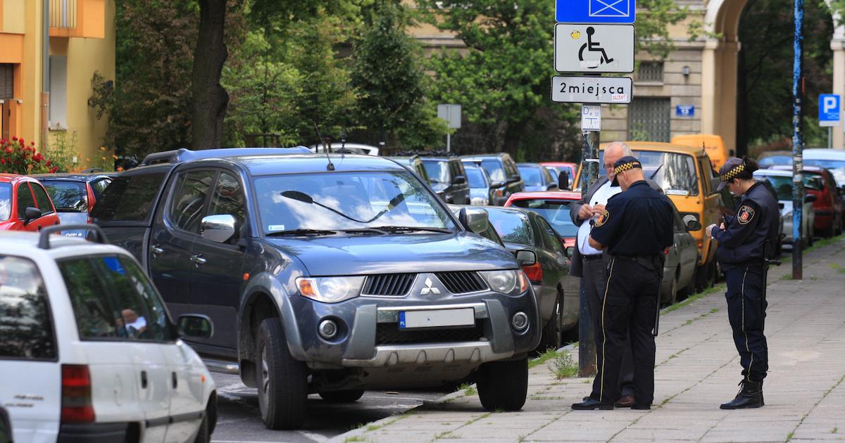  Ci kierowcy są ponad prawem. Posłowie odkryli lukę w przepisach i domagają się zmian