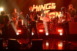 Zespół Kings of Leon jako gość „The Tonight Show Jimmy’ego Fallona, 26 lutego 2024 r