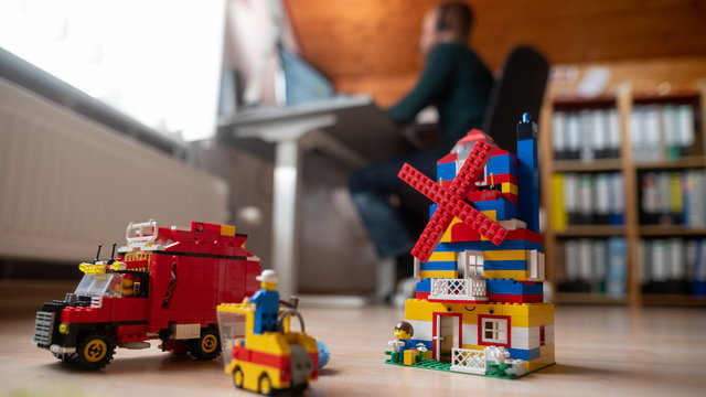 Mégsem fogja újrahasznosított műanyagpalackokból gyártani a játékait a Lego