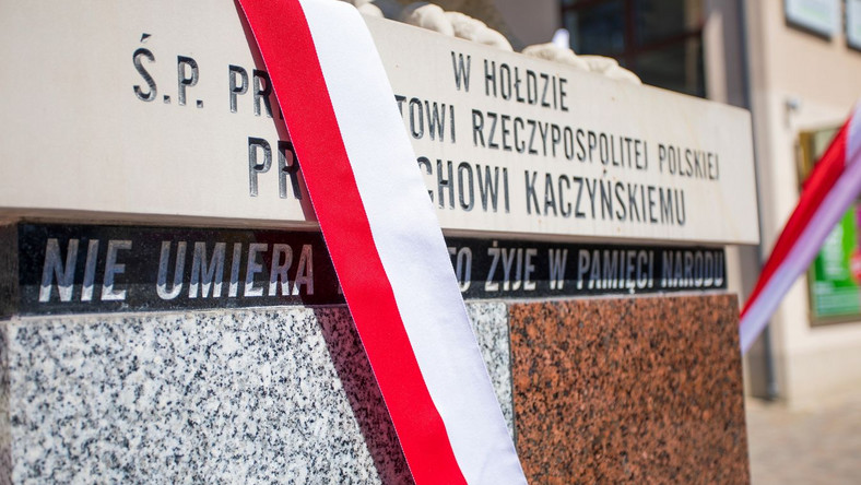 Pomnik Lecha Kaczyńskiego w Opolu Lubelskim