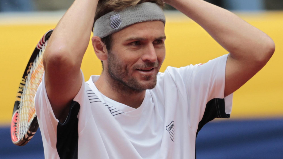 Amerykanin Mardy Fish, po wygranej z Austriakiem Juergenem Melzerem 6:2, 4:6, 6:1, awansował do finału turnieju pokazowego Kooyong Classic na przedmieściach Melbourne, z udziałem ośmiu tenisistów. W sobotę zmierzy się z Australijczykiem Bernardem Tomicem.