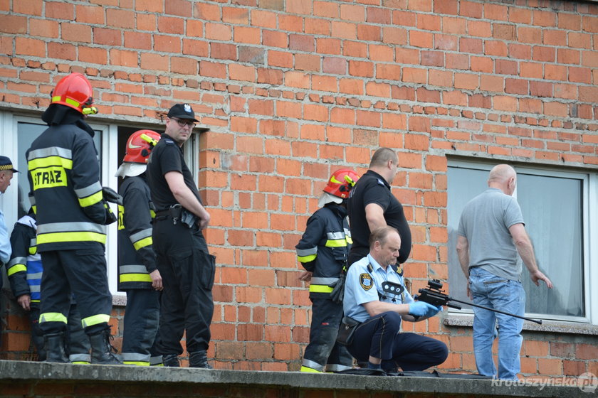 Tajemnicza śmierć mężczyzny. Policjanci musieli użyć broni