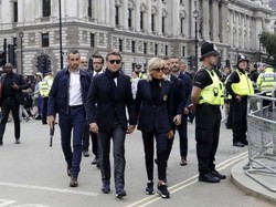 Londyńskie "matchy-matchy" Macronów. Internet kpi... FOTO