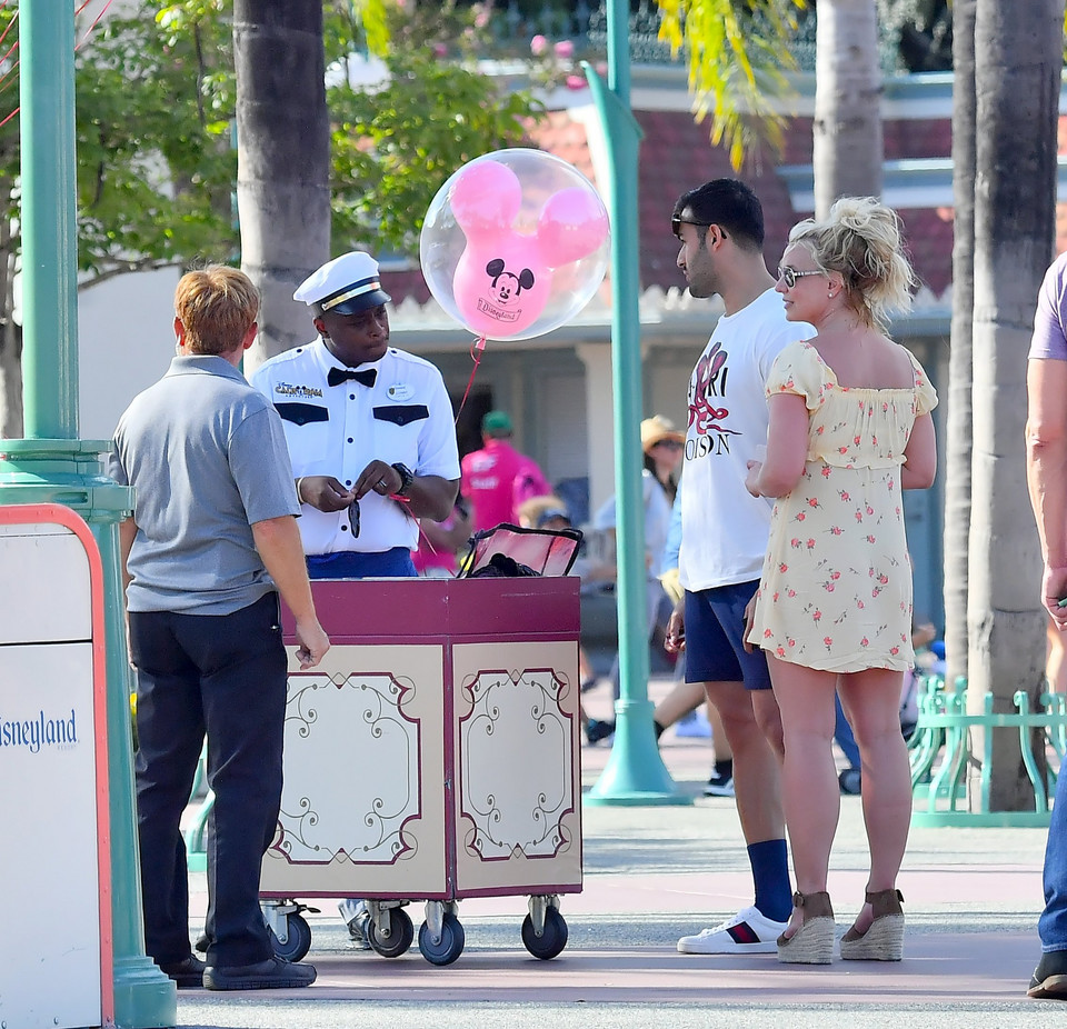 Britney Spears z rodziną w Disneylandzie