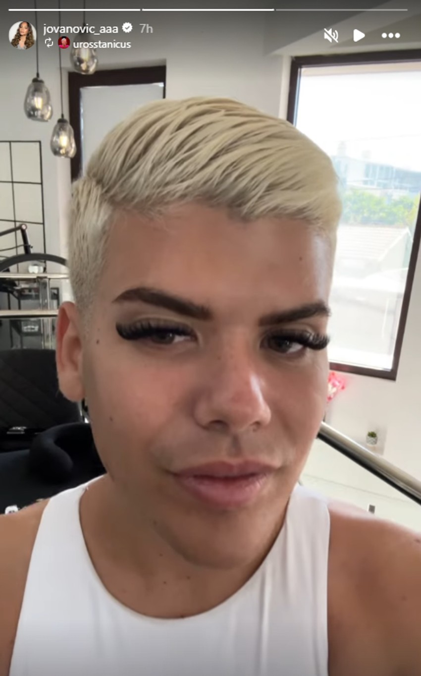 Uroš Stanić nadogradio veštačke trepavica