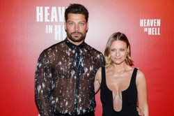 Tych piersi nie da się nie zauważyć. Boczarska kusi dekoltem na premierze "Heaven in Hell" [FOTO]